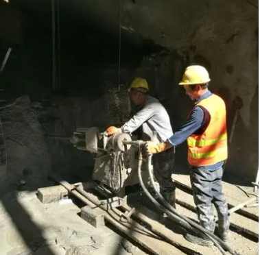 温泉水下抗分散灌浆料特点 水下不分散注浆料介绍