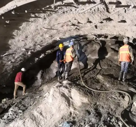 温泉拱顶带模注浆料的施工流程及注意事项